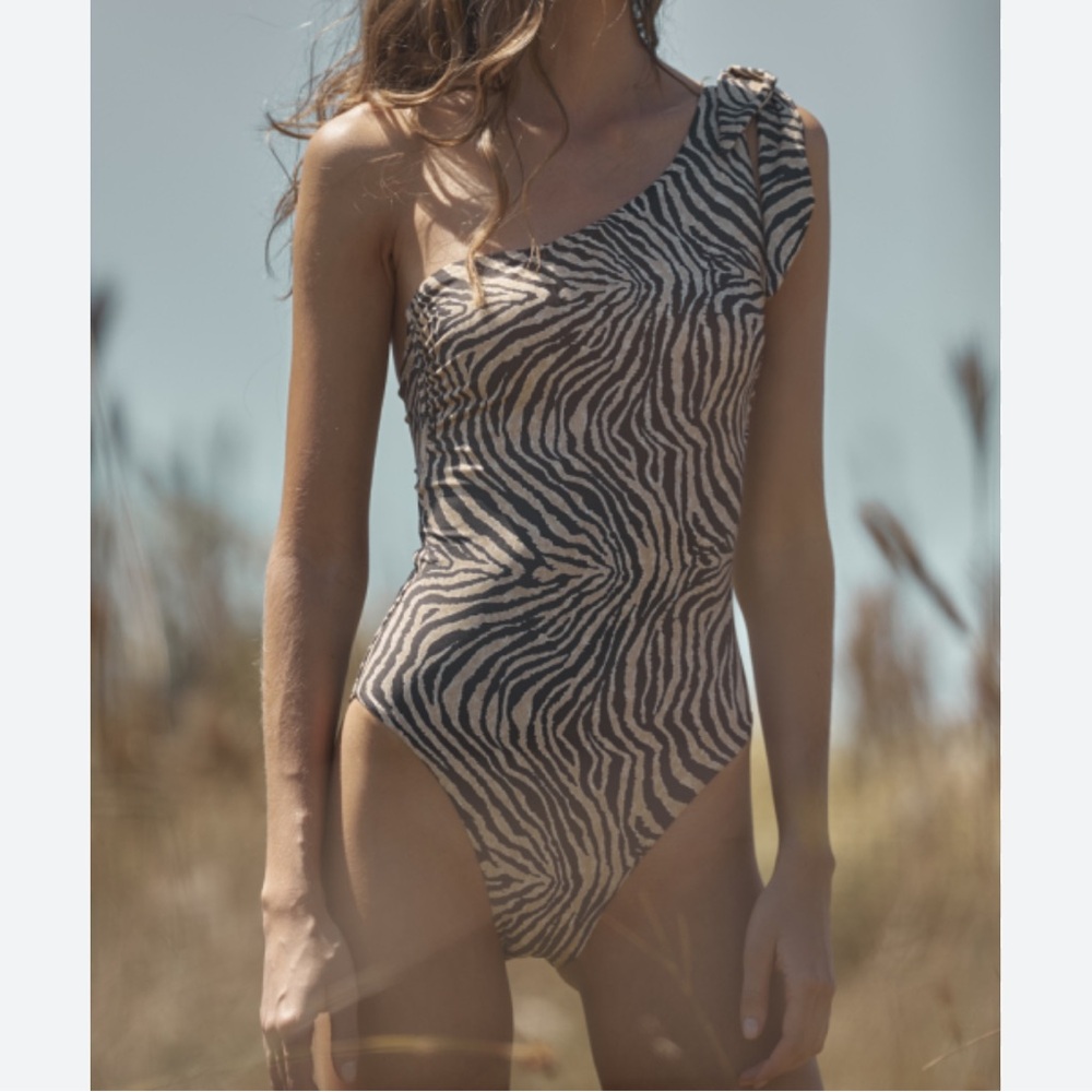 Touché Collection Zebra Print One Shoulder One Piece Swimsuit SZ US L EUC